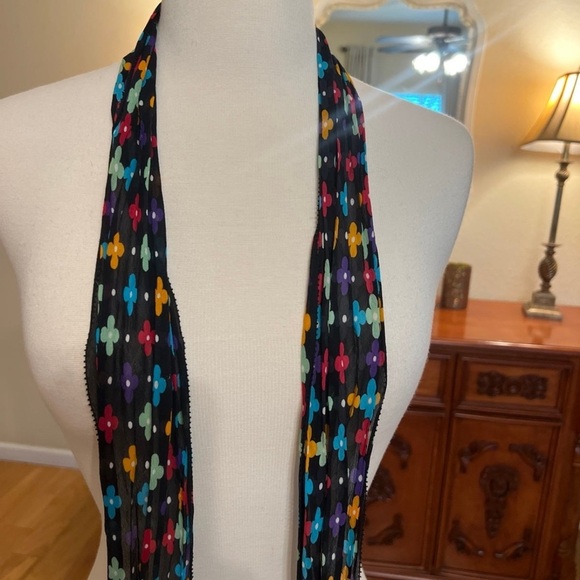 Black multicolor Louis Vuitton silk scarf - Picture 8 of 8